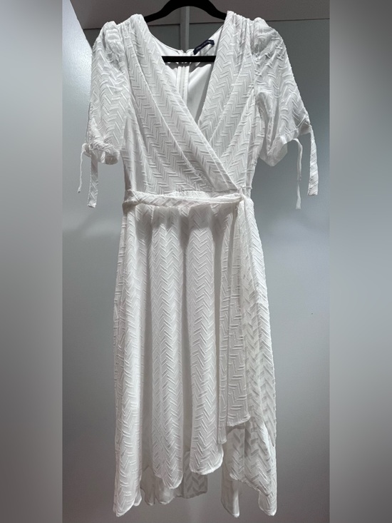 Tommy Hilfiger Dresses & Skirts - Tommy Hilfiger white wrap midi dress